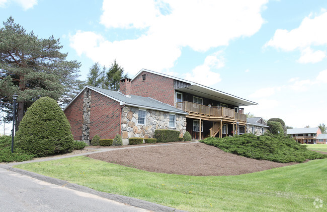 Building Photo - Meadowbrook Apartments