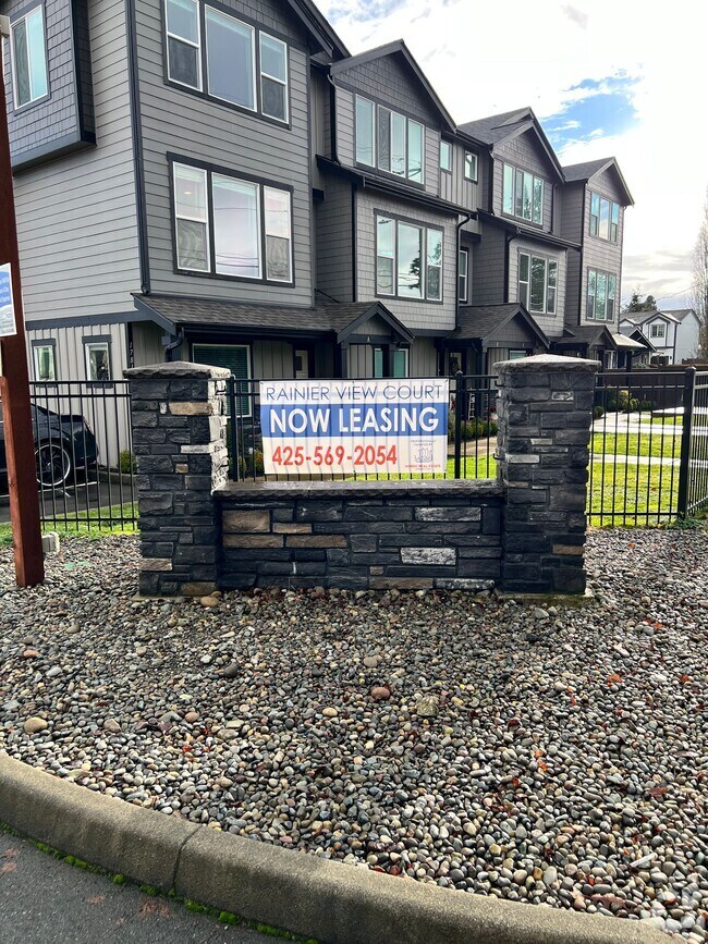 Building Photo - Rainier View Court Townhomes Unit C 17825