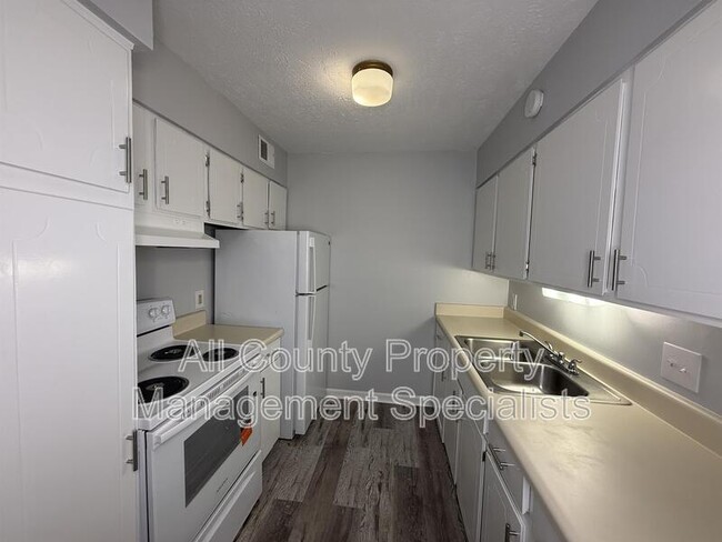 Photo - 1217 Old Manor Rd