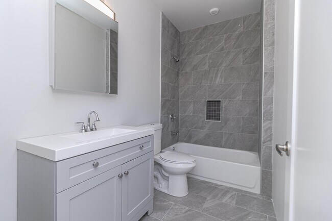 Photo - 2550 Regent St