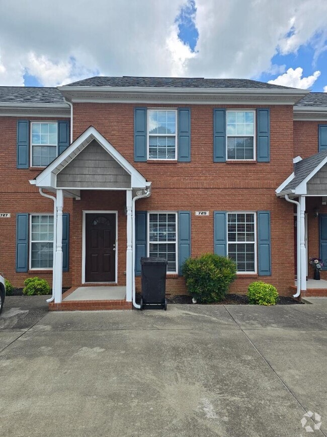 Building Photo - 729 Cobblestone Dr Rental