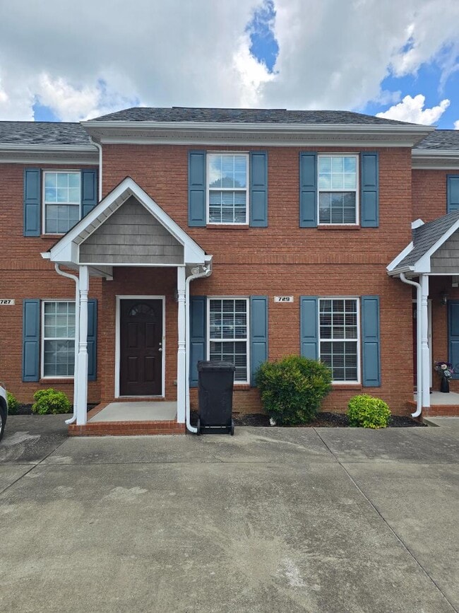 Building Photo - 729 Cobblestone Dr Rental