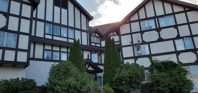 Photo - 2500 Quadra St Unit 204