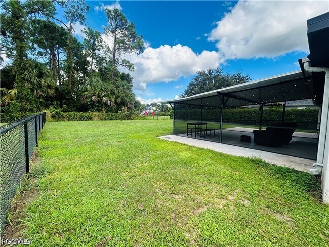 745 Evening Shade Ln