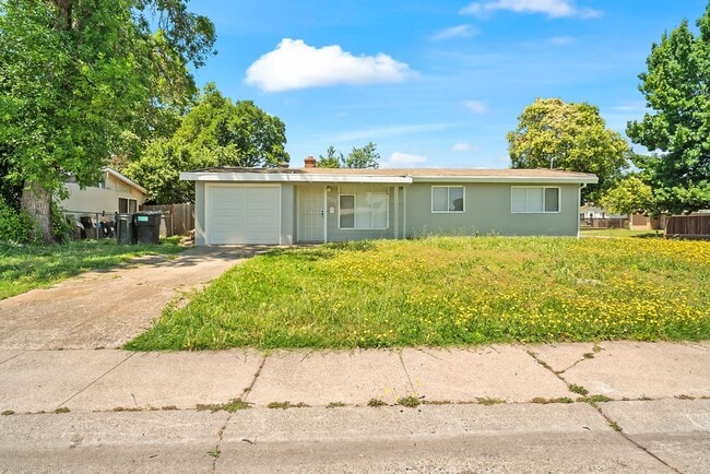 Building Photo - Charming 3 Bedroom 1 Bath Family Home