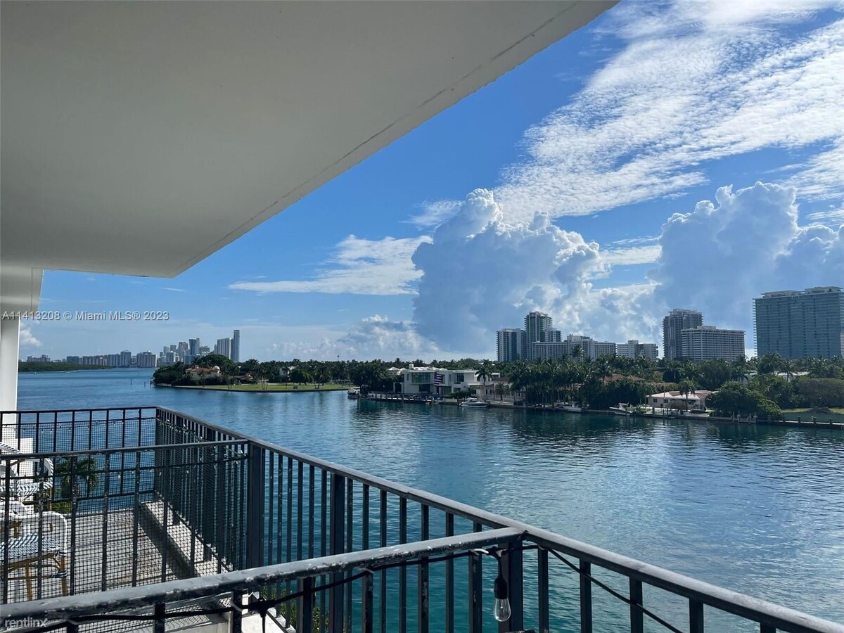 2 br, 2 bath Condo - 10101 E Bay Harbor Dr... For Rent in Bay Harbor ...