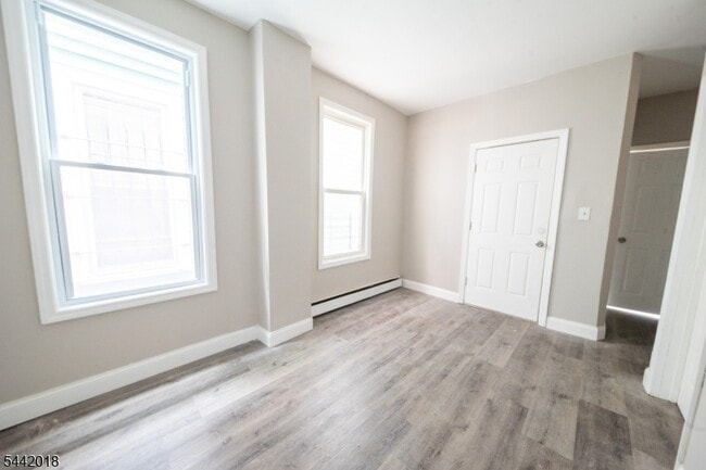 Photo - 131 S 8th St