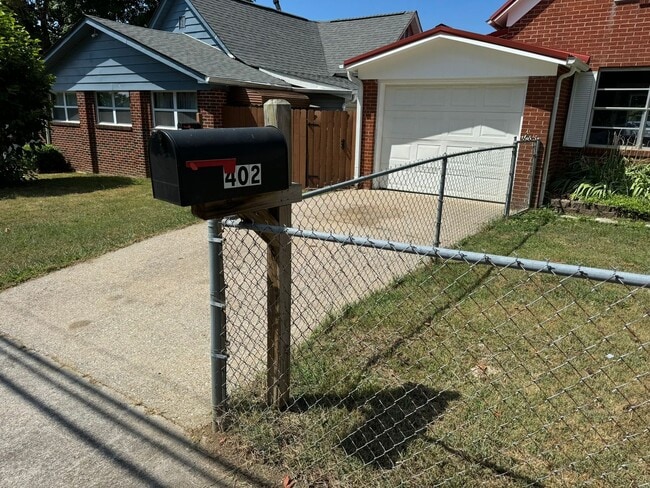 Photo - Cozy & Charming 3BR/2BA Home in Lenoir Cit...