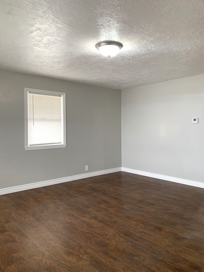 Photo - 423 E 450 S