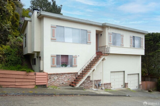 Photo - 160 Devonshire Way