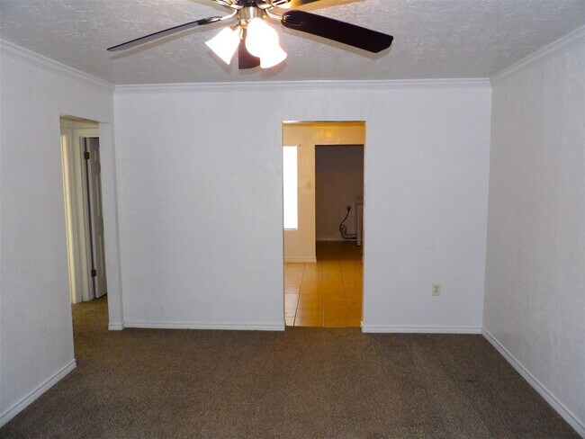 Photo - 1157 NW Ozmun Ave
