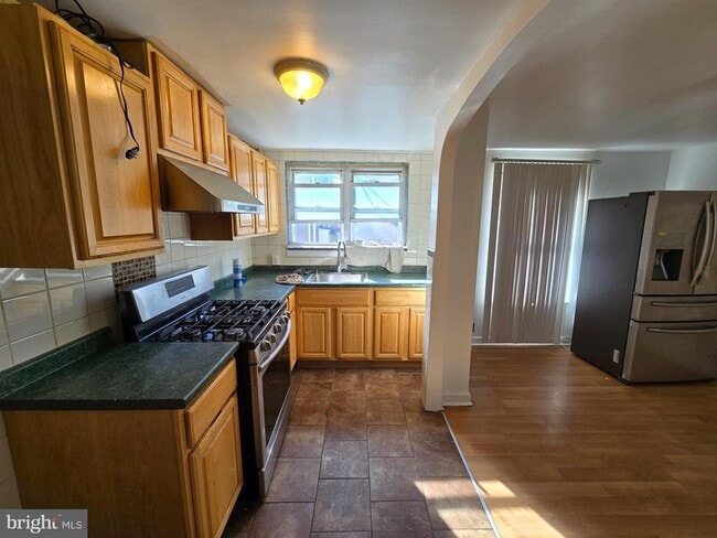 Photo - 700 Landis St