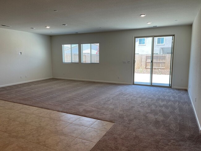 Photo - Large Clean Executive 4 Bedroom, 2.5 Bathroom, 2000 Sqft. Home for Lease
