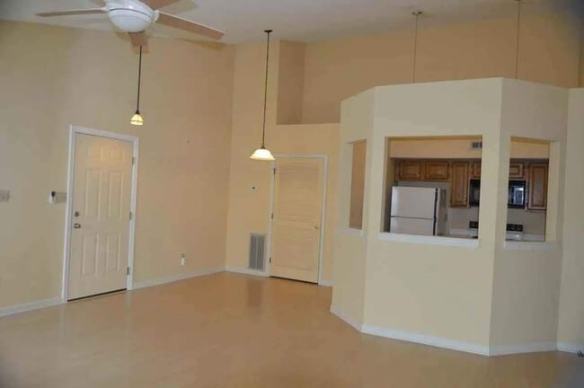 Photo - 2 Forest Glen Cir Unidad # 18