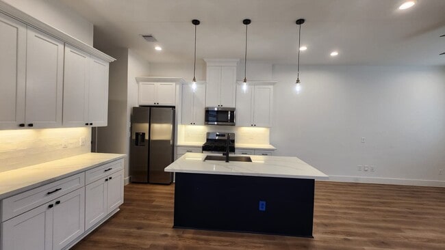 Photo - 126 Amundsen St