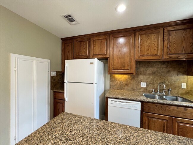 Building Photo - 4719 Clay St Unit 7 Rental