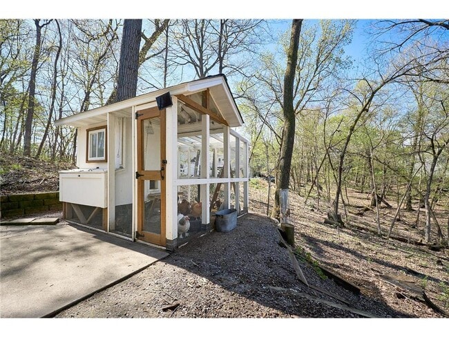 Photo - 1832 Essex Rd