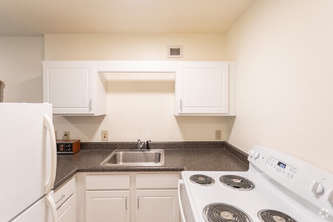 1BR, 1BA - 600 SF - Sycamores Terrace