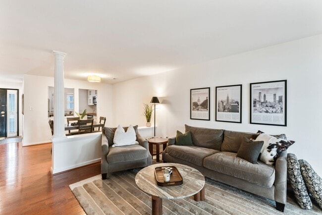 Photo - 2719 Selwyn Ave Unit 8