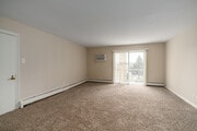 2BR, 2BA - 1000SF - Living Room