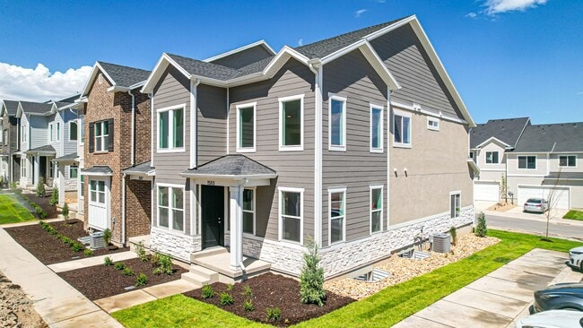 Building Photo - NEW *No Security Deposit Required Upfront!    2024 Townhome With Move In Special!