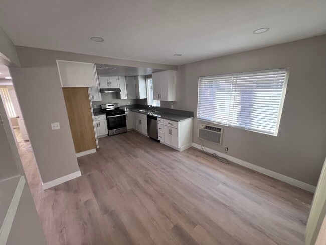 Photo - 1971 Evergreen St Unidad 1971