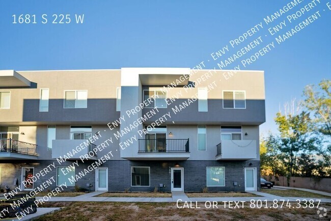 Building Photo - Beautiful 4 Bed - 3 Bath Townhome in Great...