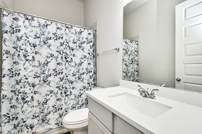 Photo - 5042 Albany Shores Ln