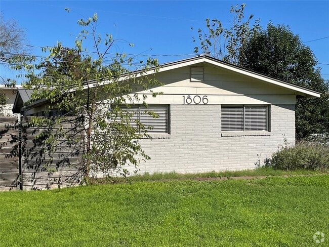 Building Photo - 1806 Blue Crest Dr Rental