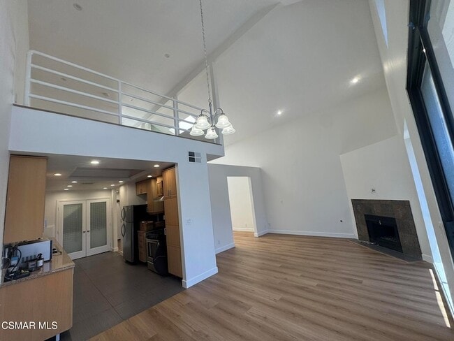 Building Photo - 13331 Moorpark St Unit 336