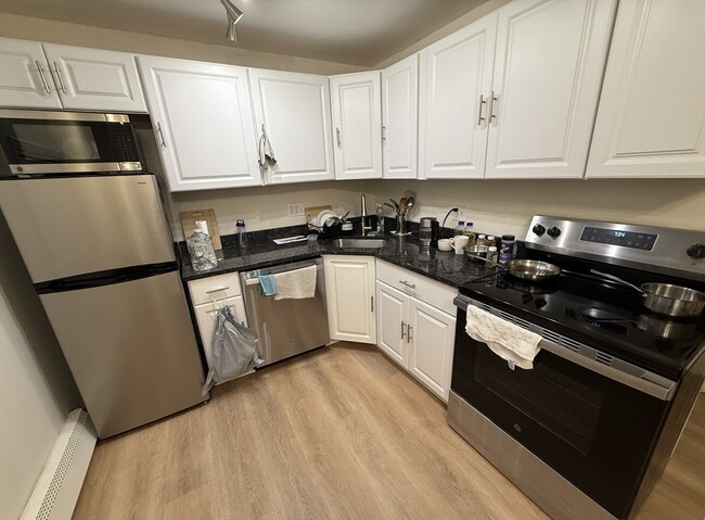 Building Photo - 16 Everett Ave Unit GD