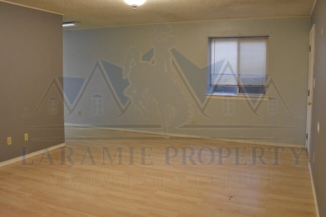 Photo - 3 Bedroom 2 Bathroom Apartment