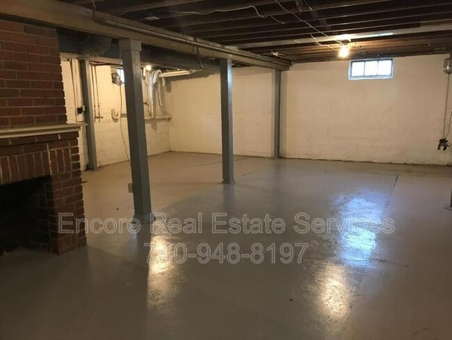 Photo - 448 Moull St