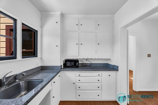 Photo - Castro/Eureka Valley: Top Floor Flat w/ in-unit W/D & Shared Yard Unit 270 Eureka Ave.