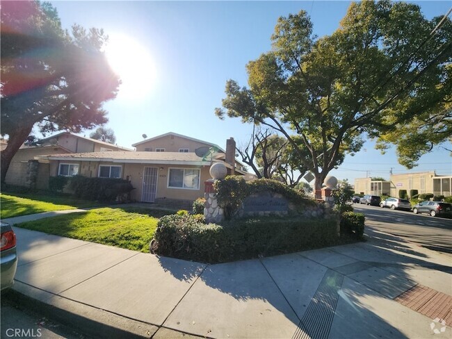 Building Photo - 4505 Canoga St Rental