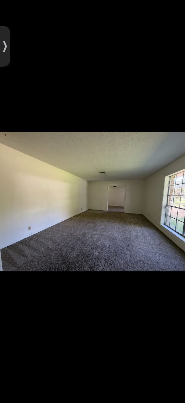 2102 Elmwood Dr