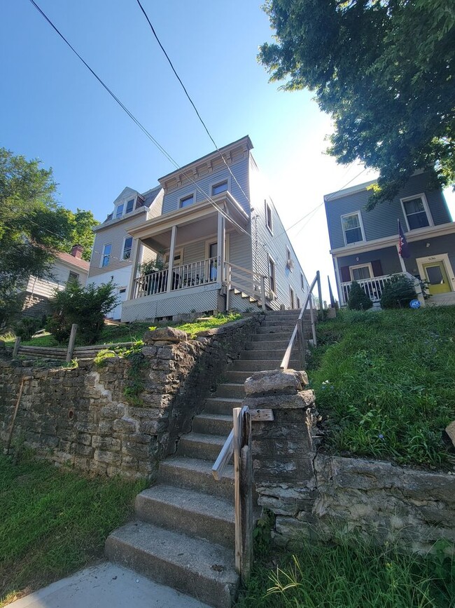 Building Photo - 538 Grand Ave Unit 538 Grand Ave #1 Rental