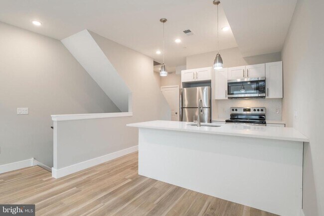 Photo - 2009 N Darien St