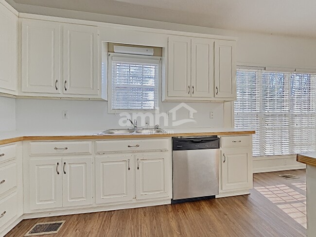 Photo - 1045 Fieldstone Dr