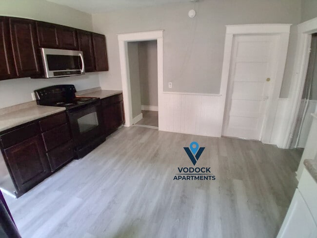 133 Farmington Ave