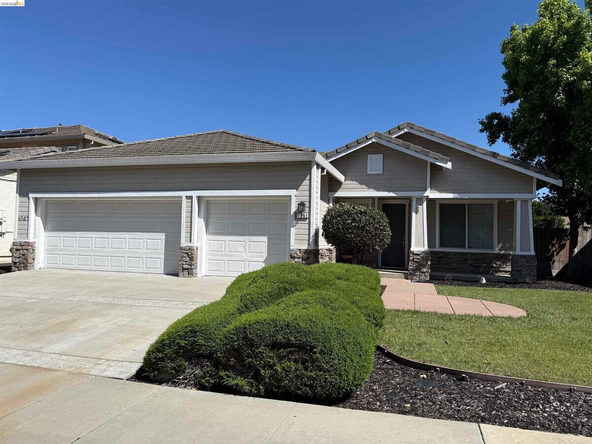 Photo - 1067 Somersby Way