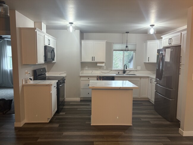 Photo - 61 E Ellinor Peak Pl