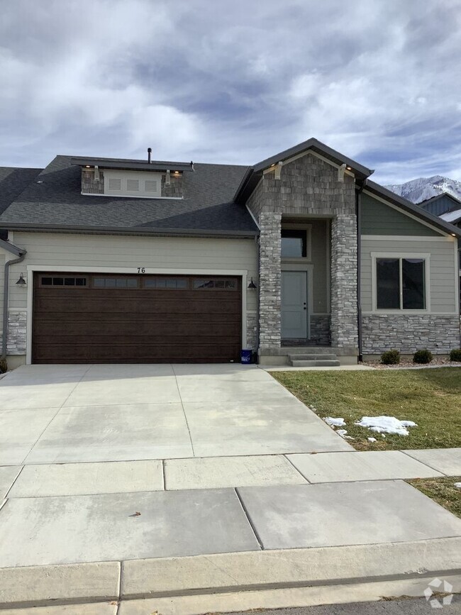 Building Photo - Beautiful Home Nestled In The Hills Of Elk...