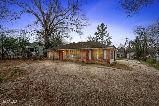 Building Photo - 3317 W College St