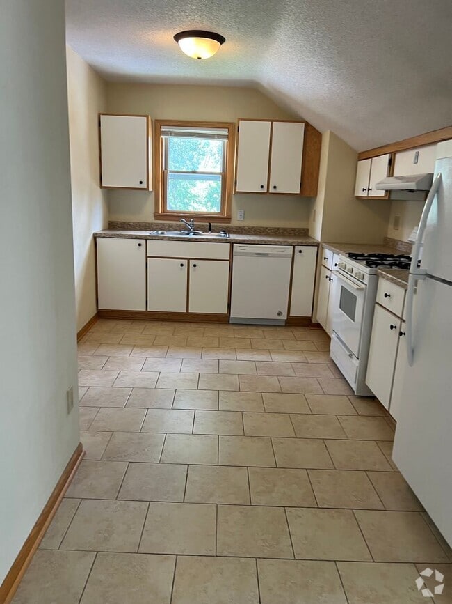 Building Photo - 140 4th Ave N Rental