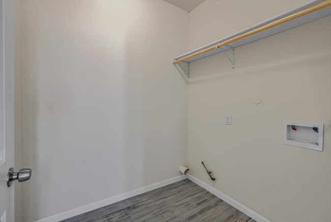 Building Photo - 17 Edgewater Dr Rental