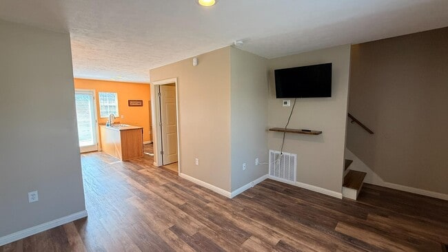 Photo - 266 Bradford Square