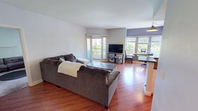 Photo - Upgraded 2bd/2Ba Mariana District Condo - ...