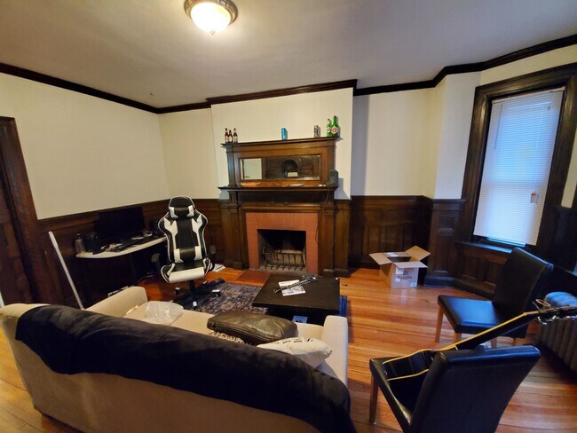 Photo - 533 Newbury St Unit 1