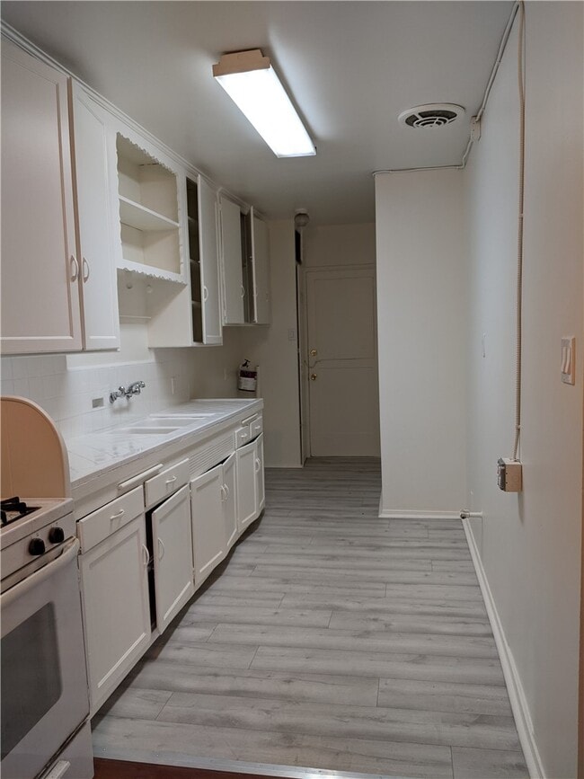 Photo - 2675 W 11th St